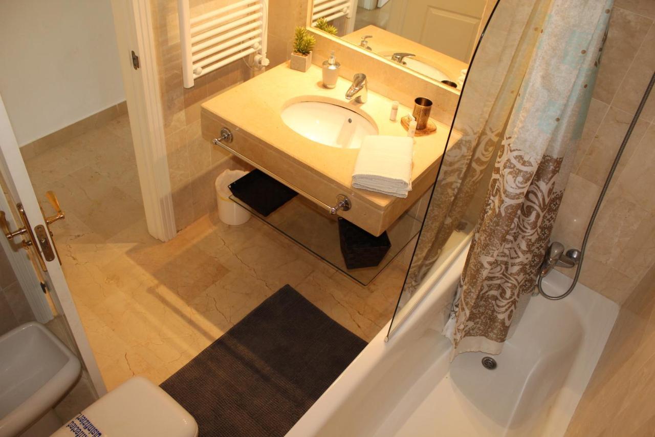 Apartment In El Presidente Beach Side New Golden Mile Estepona Esterno foto