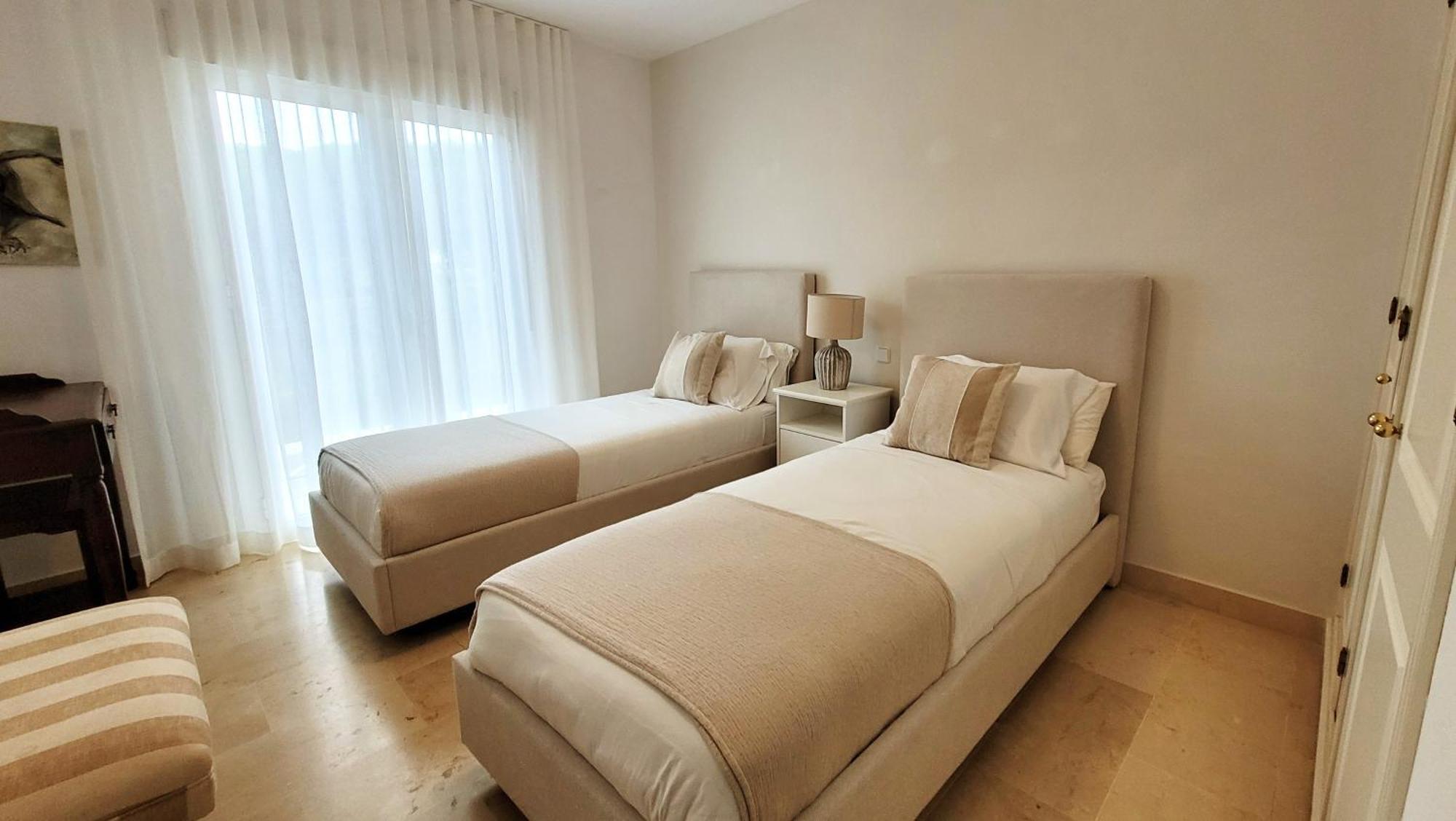 Apartment In El Presidente Beach Side New Golden Mile Estepona Esterno foto